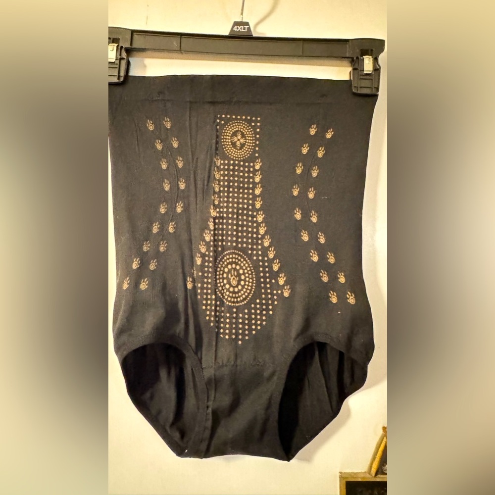 Shape wear briefs nwot